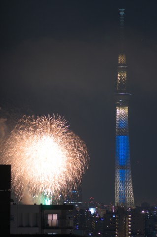 スカイツリーと花火