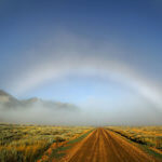 白い虹（霧虹）を見つけやすい場所や条件。霧虹のできる仕組みは？